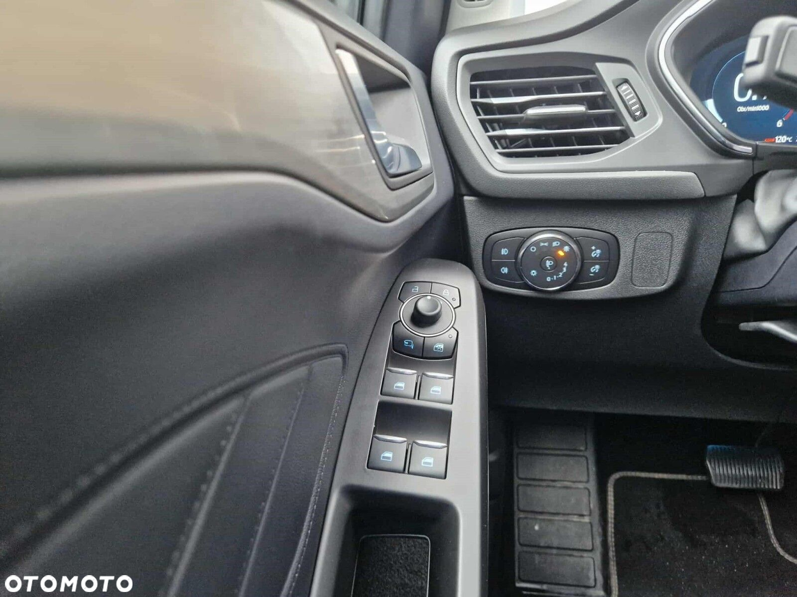 Ford Focus 1.5 EcoBlue Titanium X - 21