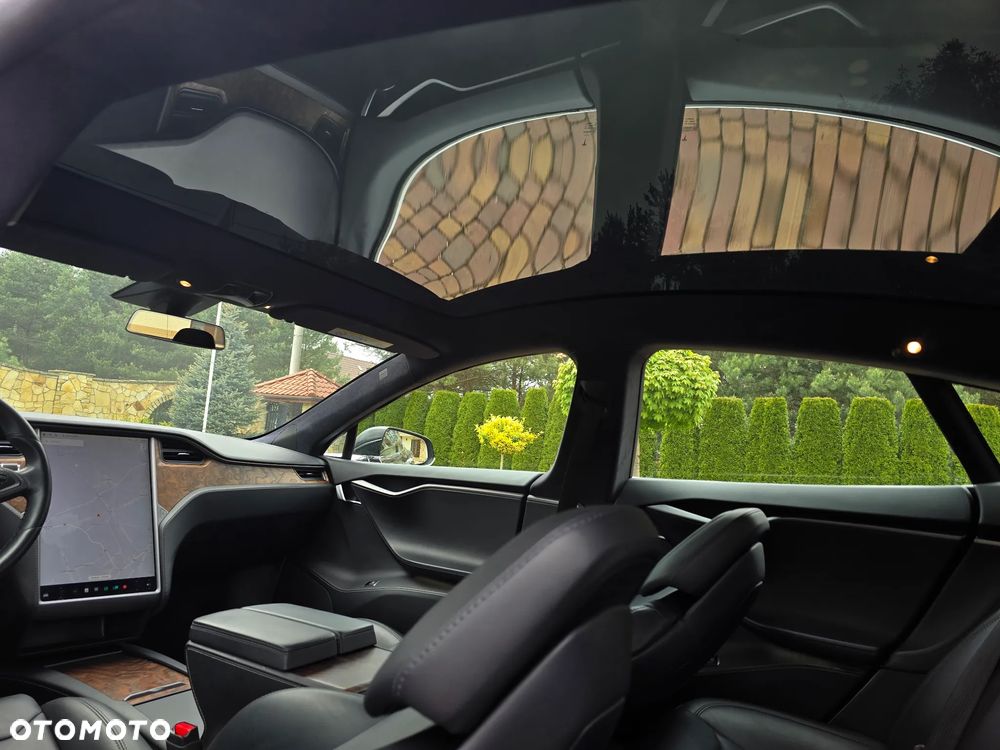 Tesla Model S - 22