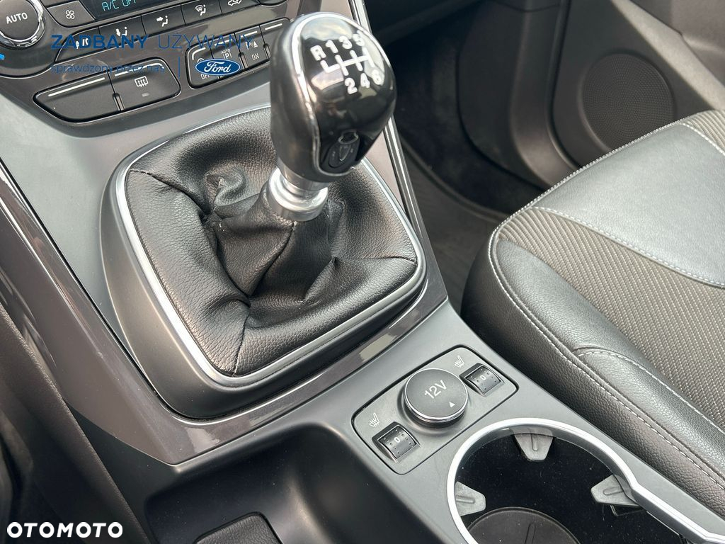 Ford Kuga 1.5 EcoBoost 2x4 Titanium - 25