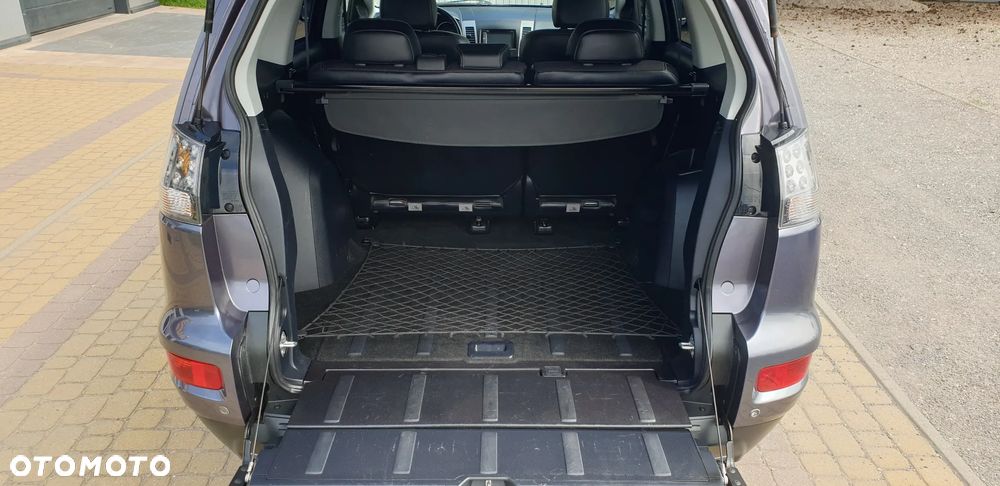 Mitsubishi Outlander - 12