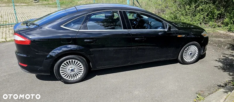 Ford Mondeo 2.0 Ghia - 11