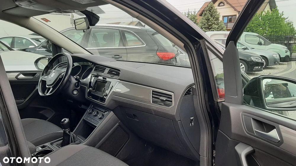 Volkswagen Touran - 19