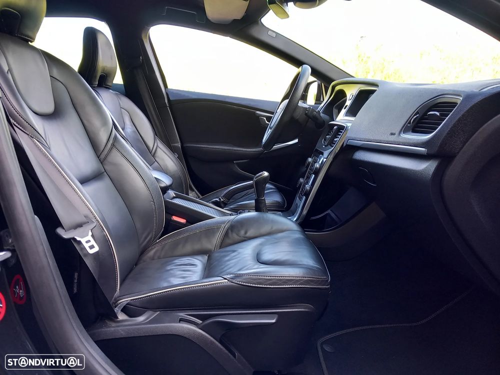 Volvo V40 D2 R Design - 9