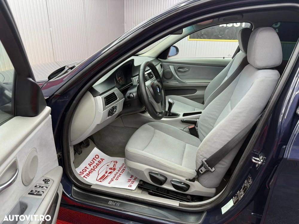 BMW Seria 3 318i Touring - 13