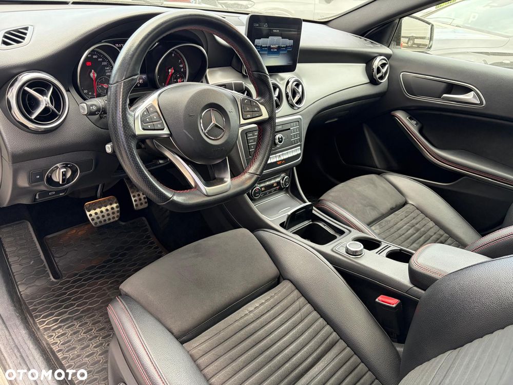 Mercedes-Benz GLA 220 4-Matic AMG Line - 11