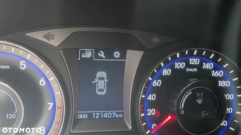 Hyundai i40 Kombi blue 1.6 Family - 15