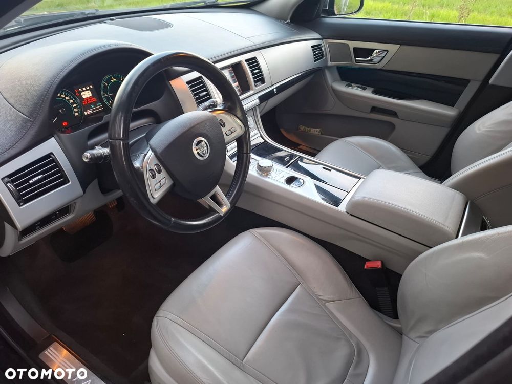 Jaguar XF 2.2 - 18