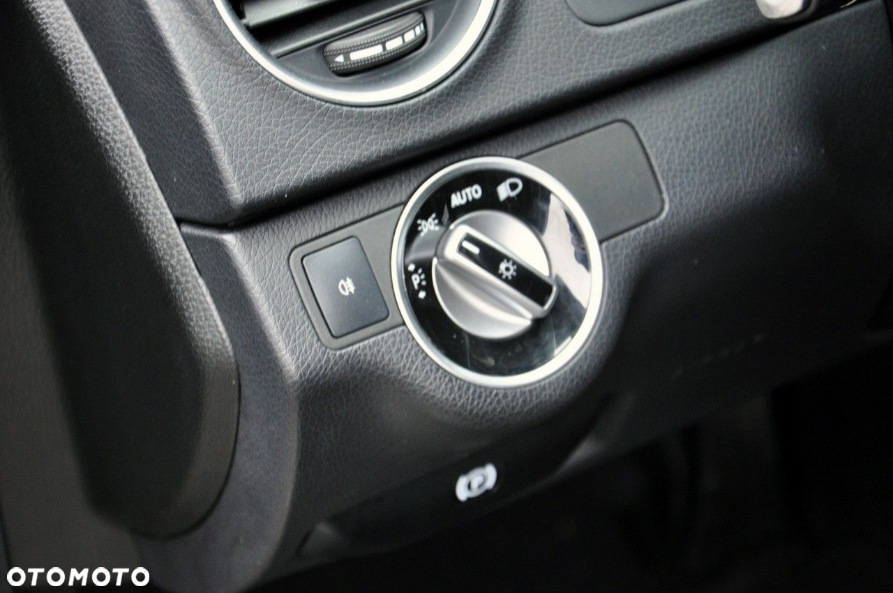 Mercedes-Benz Klasa C 180 T CDI DPF (BlueEFFICIENCY) Elegance - 15
