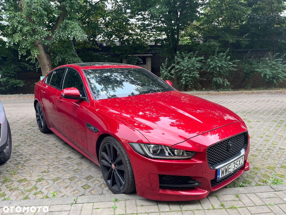 Jaguar XE 2.0 T R-Sport - 3