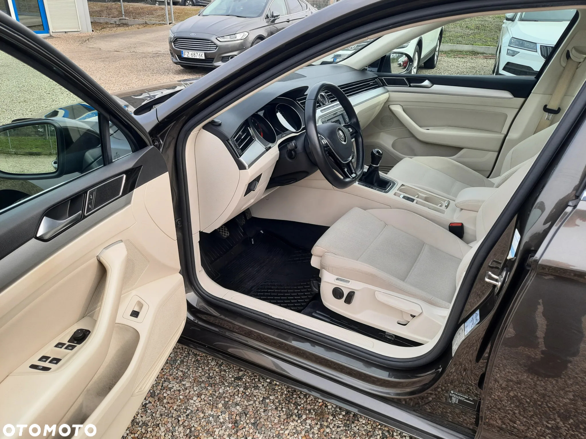 Volkswagen Passat 1.8 TSI BMT Comfortline - 25