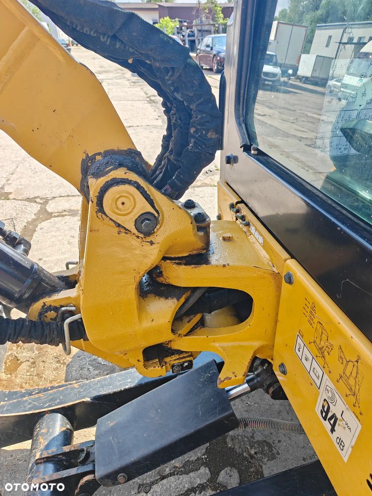 Caterpillar 302.7 - 18