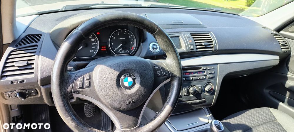 BMW Seria 1 - 15