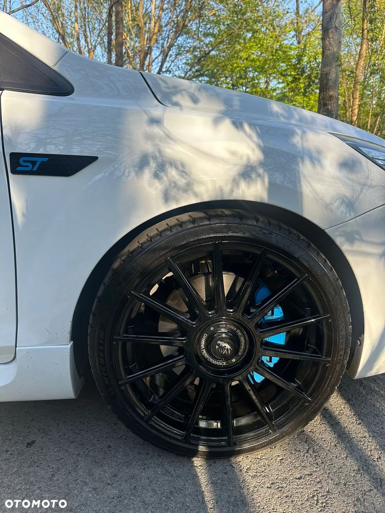 Ford Focus 2.5 ST - 13