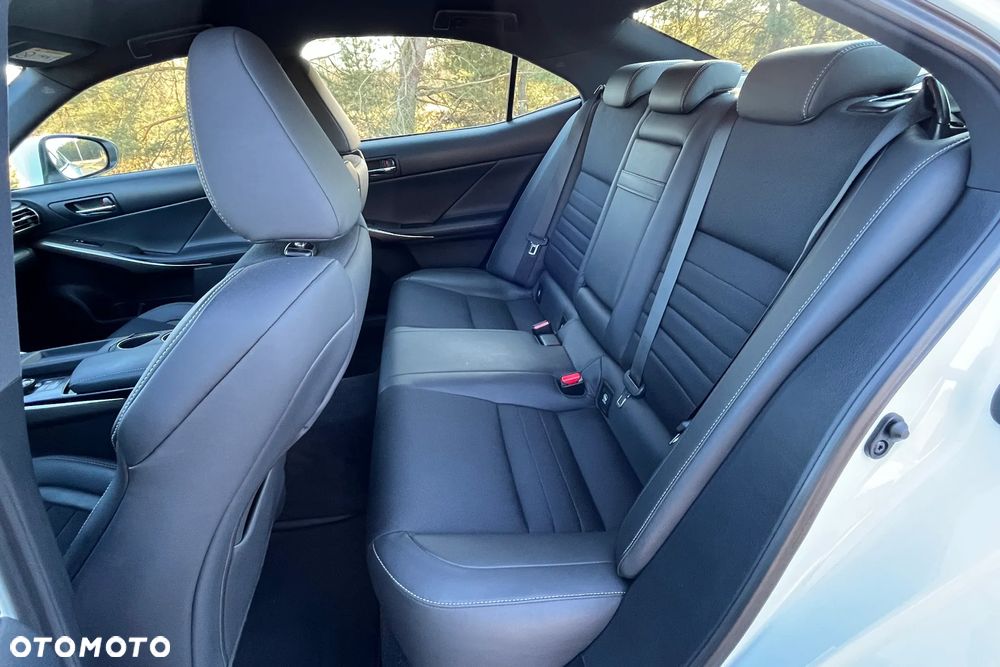 Lexus IS 300h F Sport - 21