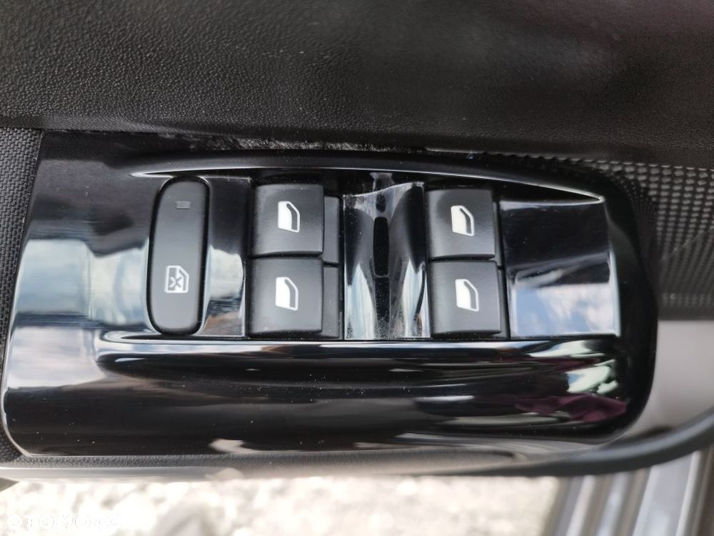 Citroën C3 1.2 PureTech Exclusive - 24