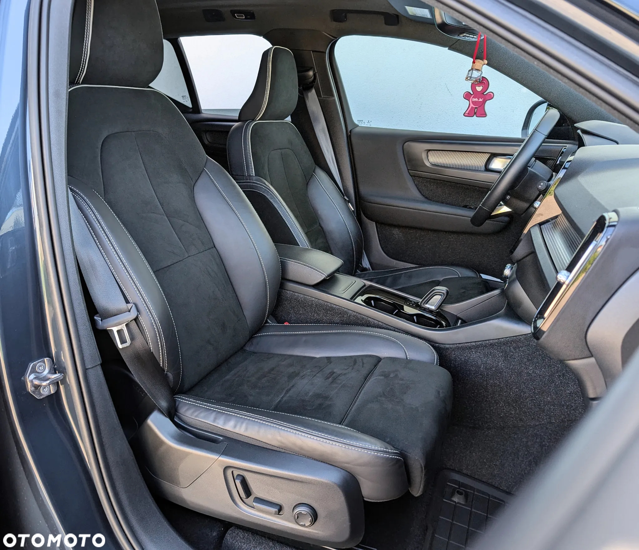 Volvo XC 40 82kWh P8 Recharge AWD Pro - 14