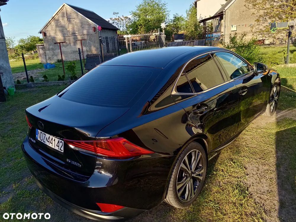 Lexus IS 300h Black - 36