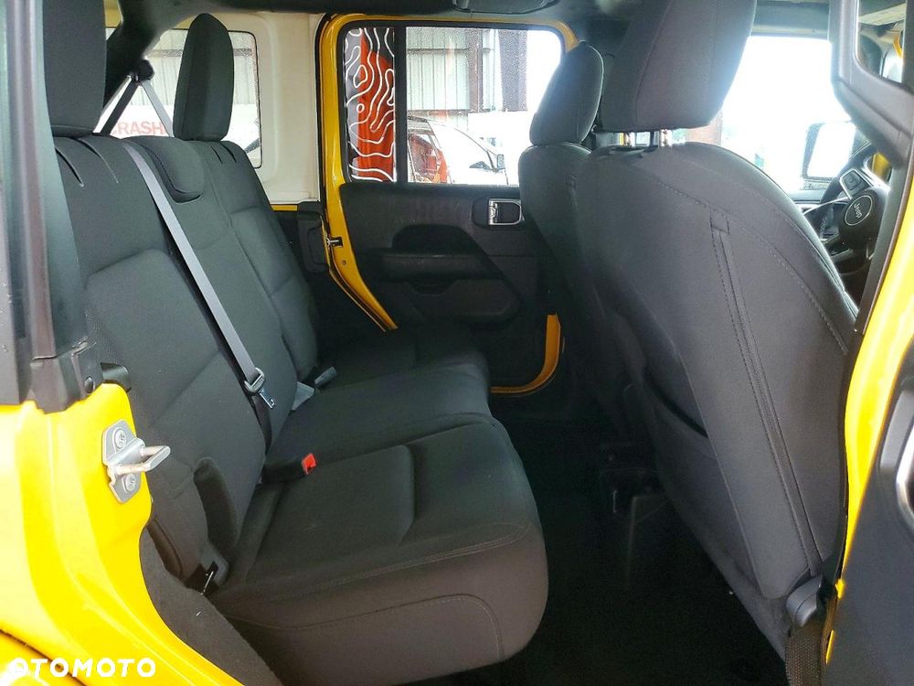 Jeep Wrangler - 12