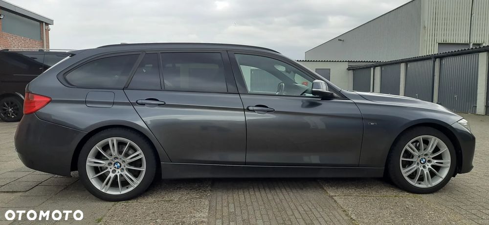 BMW Seria 3 330d Sport Line - 33
