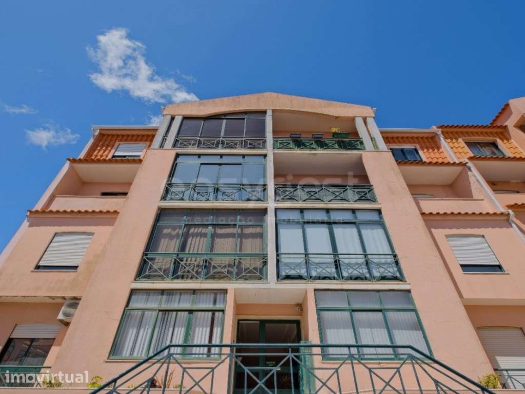 Apartamento T2 com garagem box para 1 viatura em Alcabideche - Grande imagem: 2/29