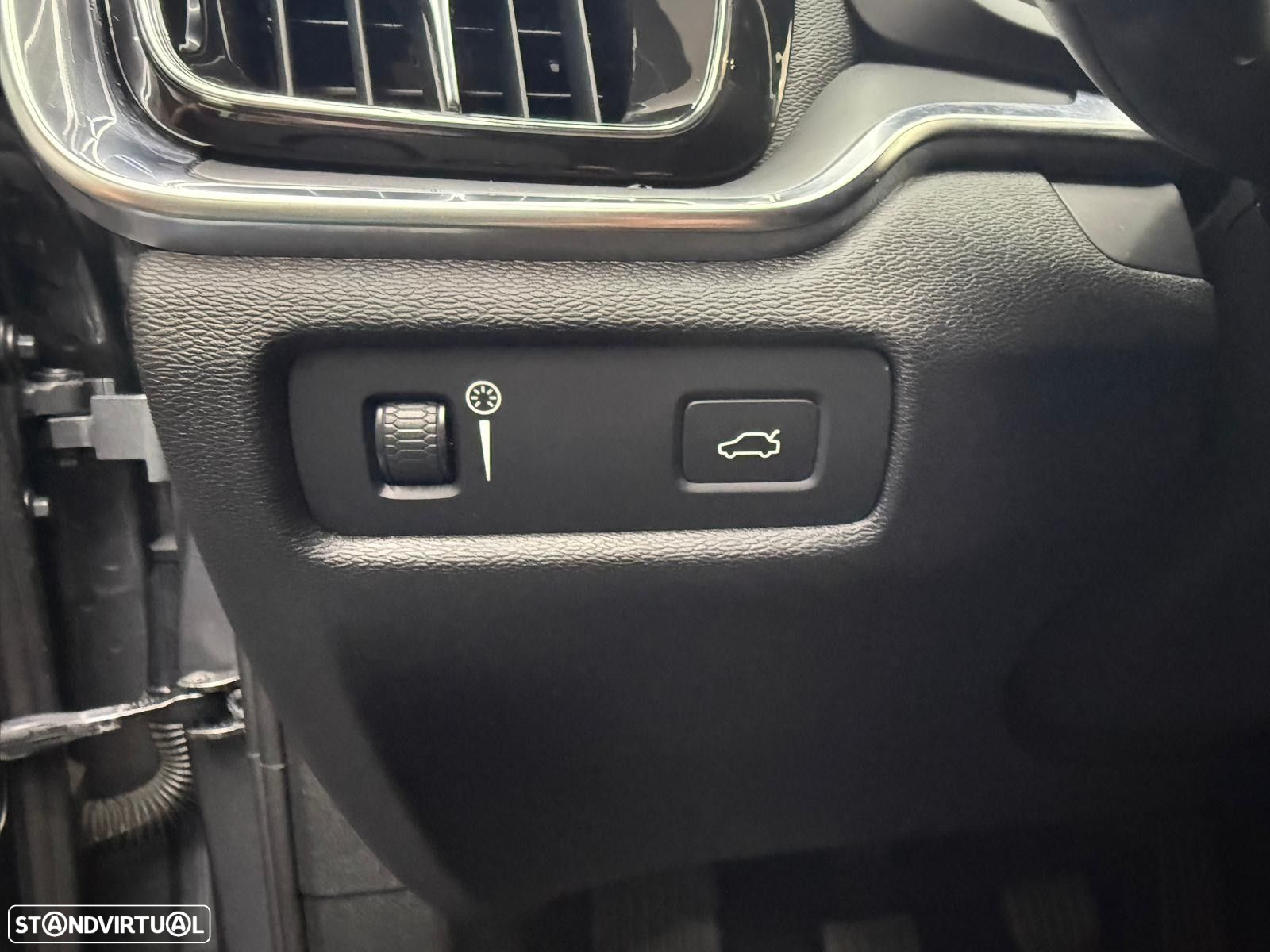 Volvo V60 2.0 D3 Momentum Plus - 18
