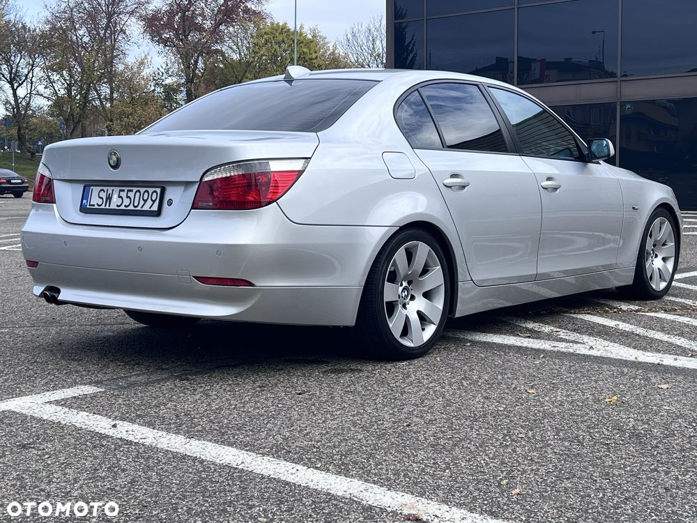 BMW E60 2004 photo 3