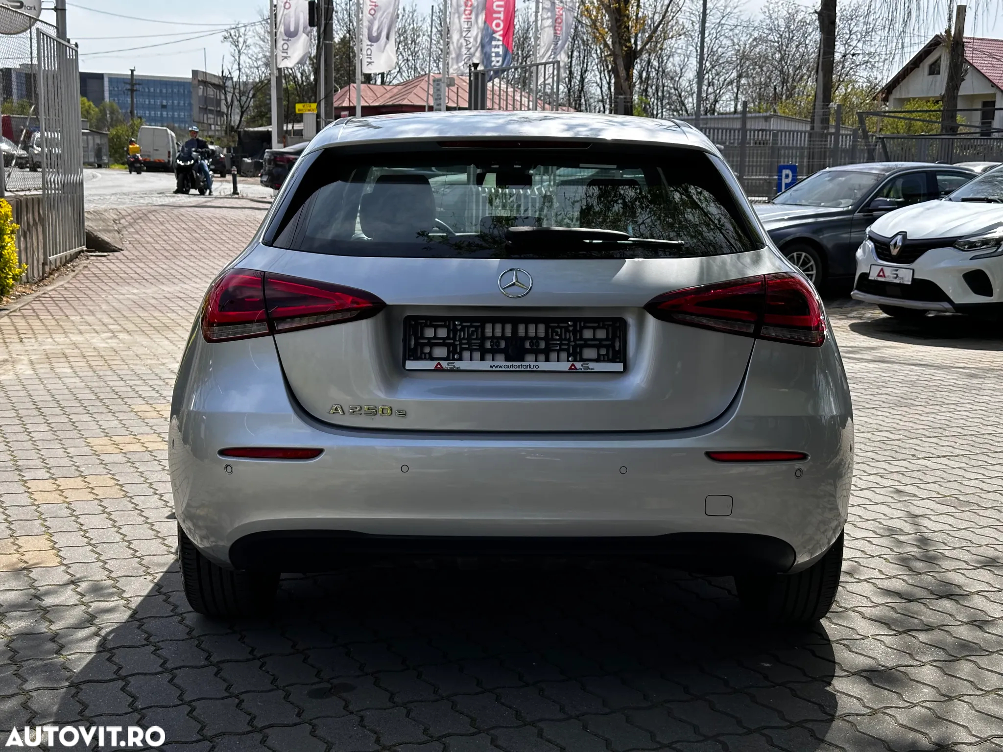 Mercedes-Benz A 250 e 8G-DCT Lim. Progressive Advanced - 11