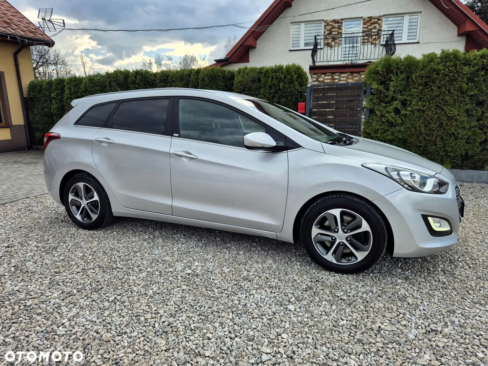 Hyundai i30 blue Kombi 1.6 GDi Passion - 21