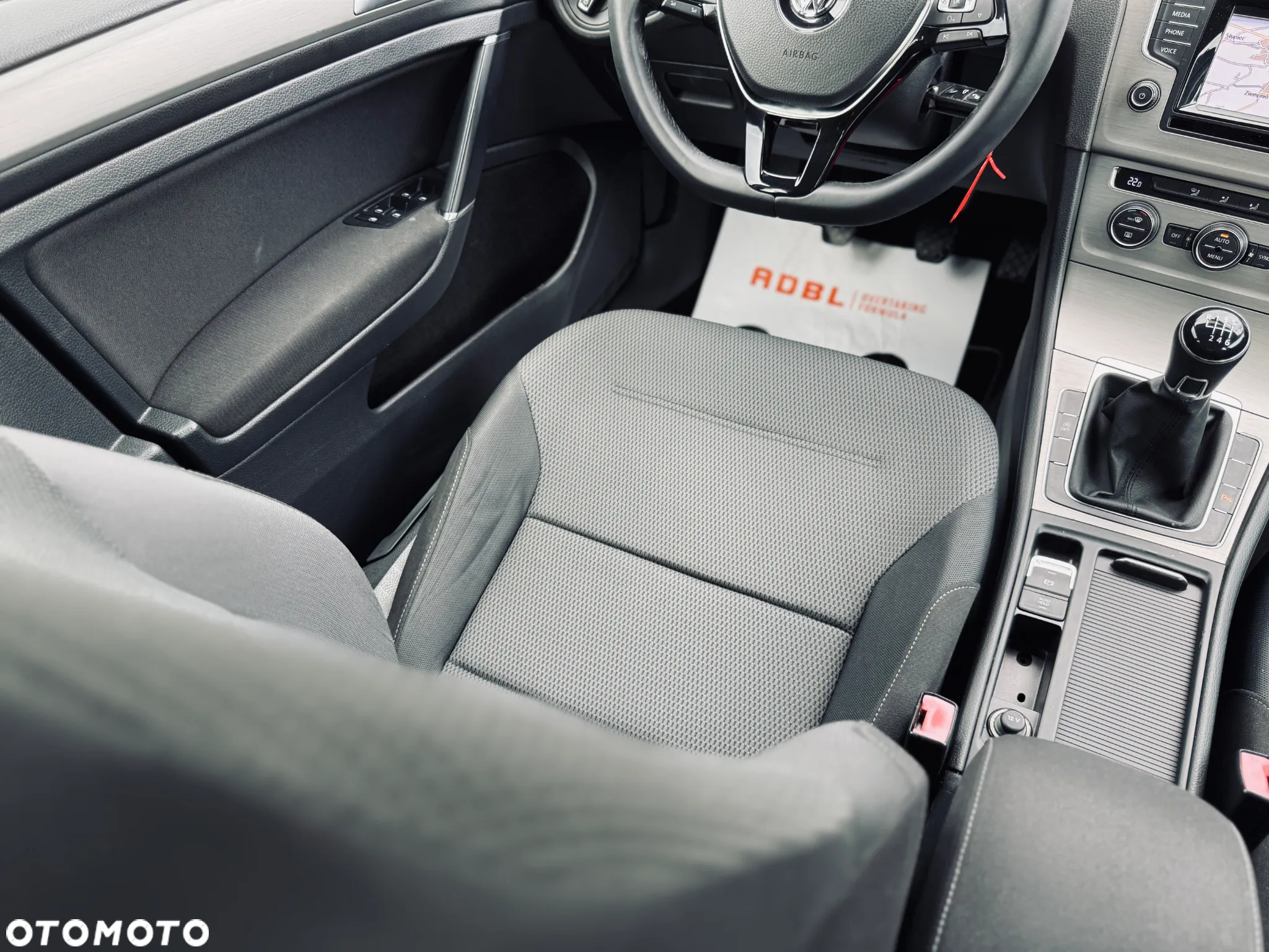 Volkswagen Golf 1.6 TDI BlueMotion Comfortline - 24