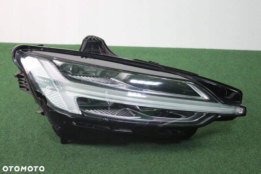 LAMPA PRAWA PRZÓD VOLVO V60 FULL LED OE - 1