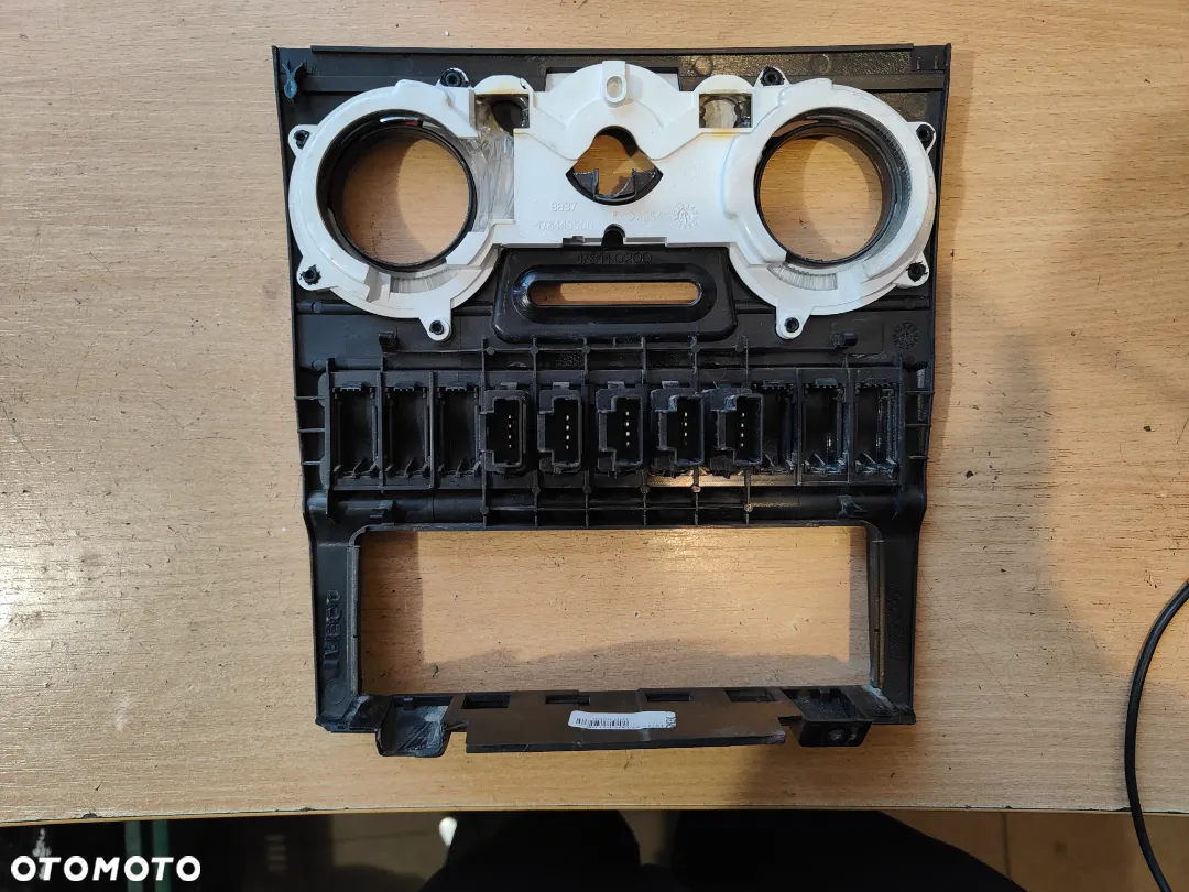 Ramka panelu klimatyzacji IVECO DAILY 178140500 - 2
