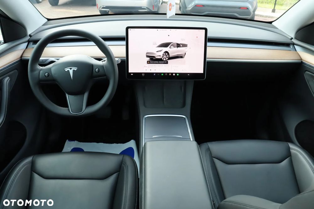 Tesla Y Long Range AWD - 11