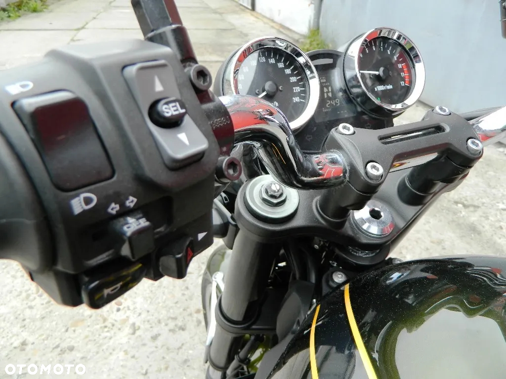 Kawasaki Z 900 RS - 12