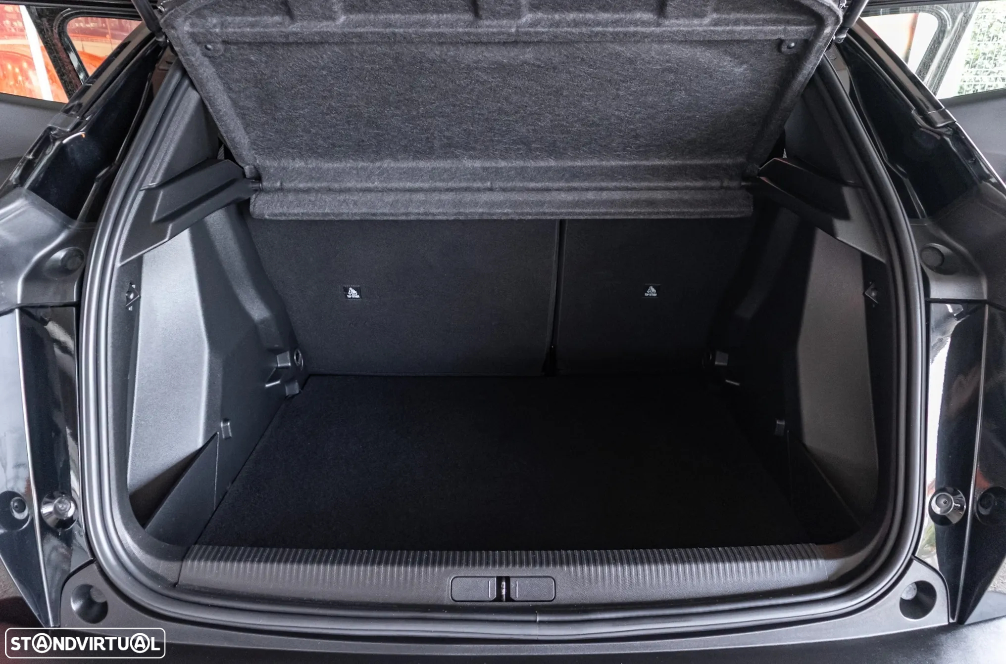 Peugeot 2008 1.2 PureTech Active - 21