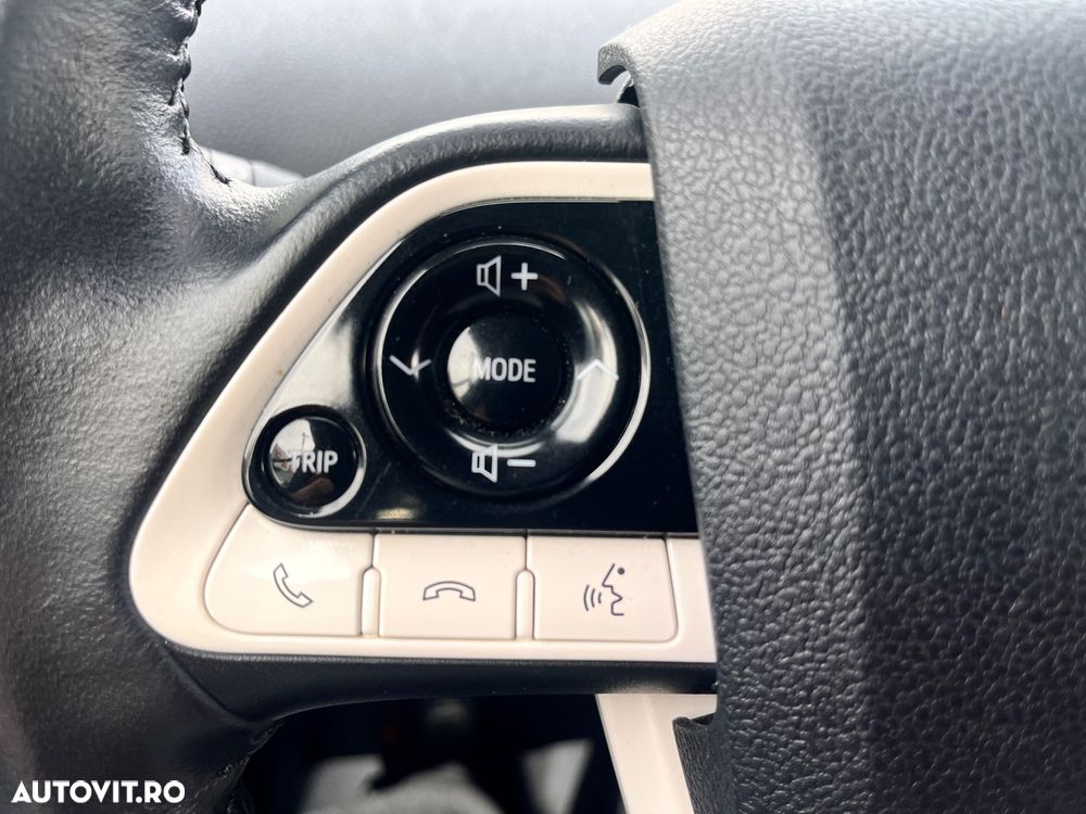 Toyota Prius (Hybrid) Sol - 31