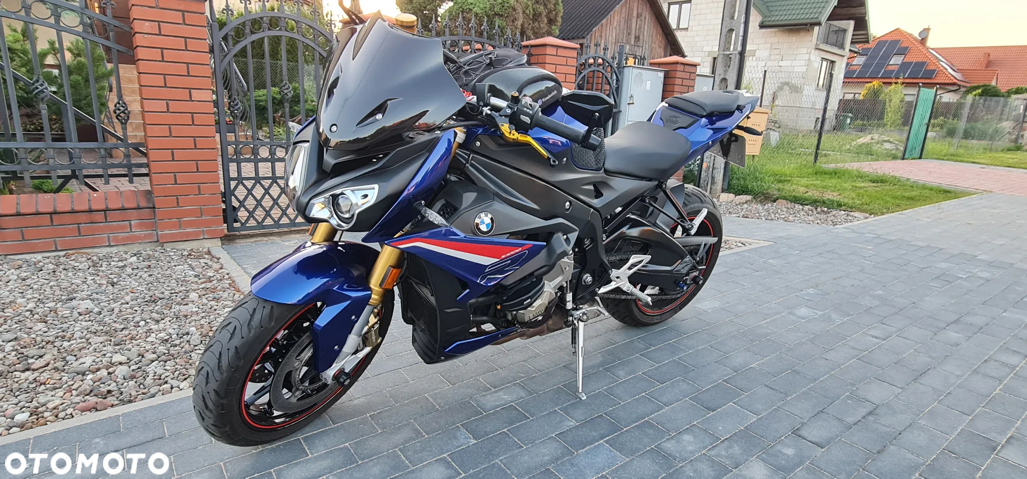 BMW S - 6