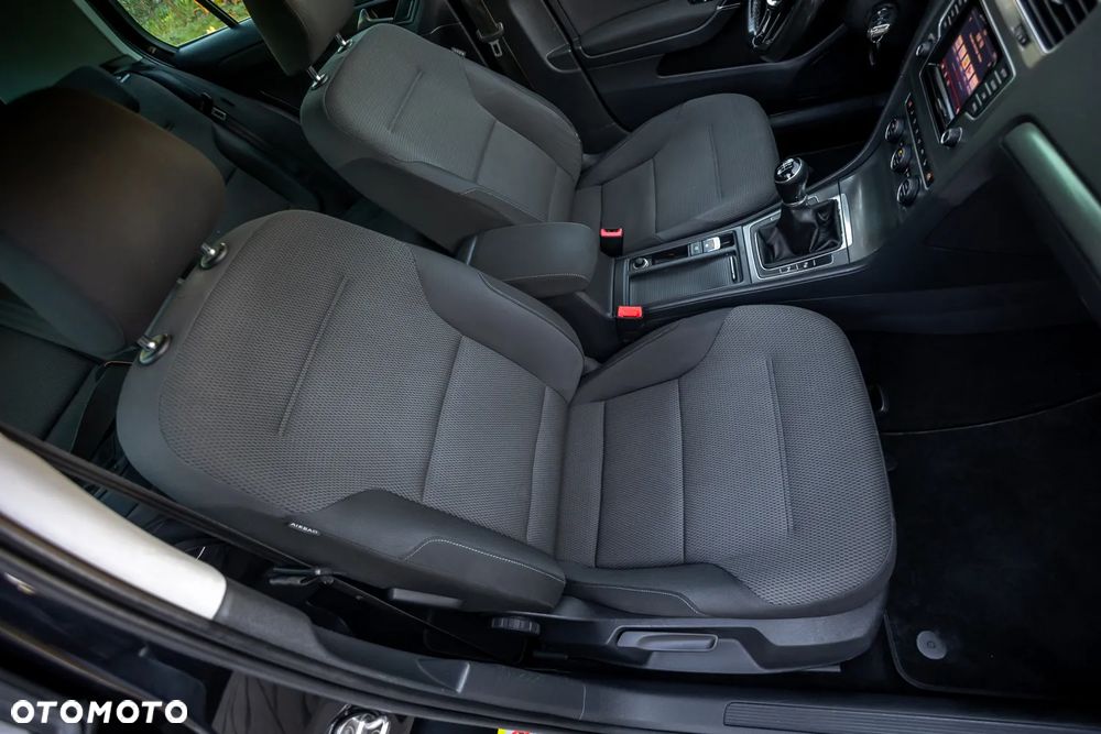 Volkswagen Golf - 33