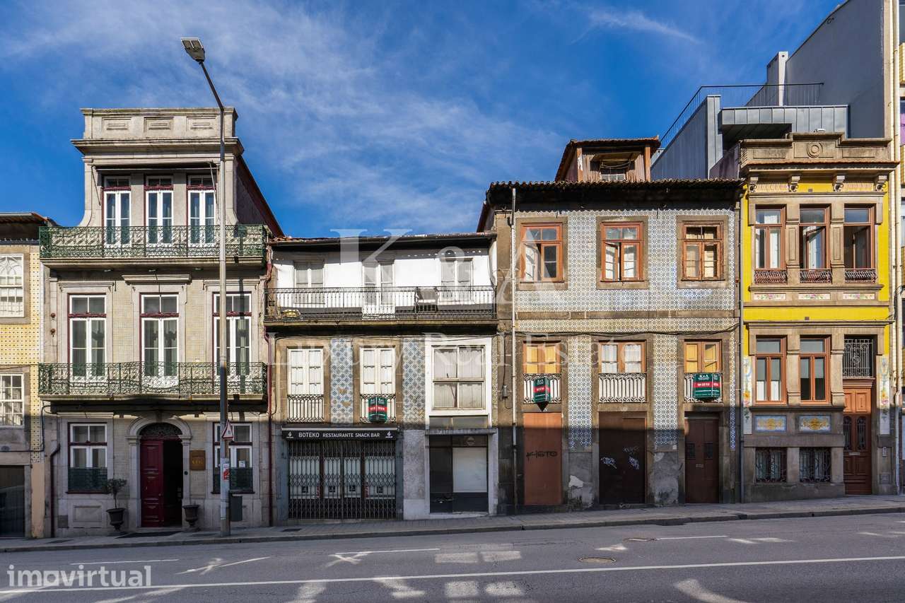Prédio no centro do Porto - Grande imagem: 5/23