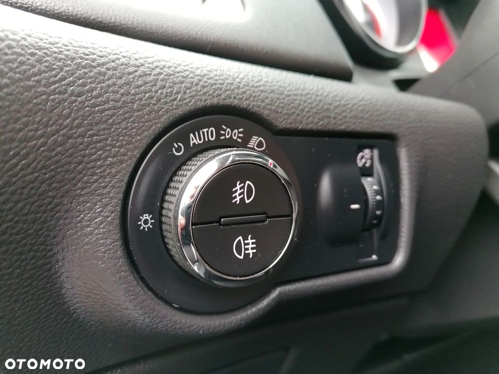 Opel Astra 1.4 Turbo Innovation - 28
