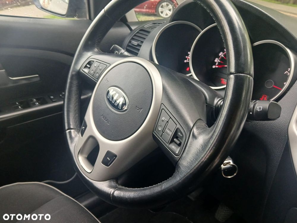 Kia Venga - 11