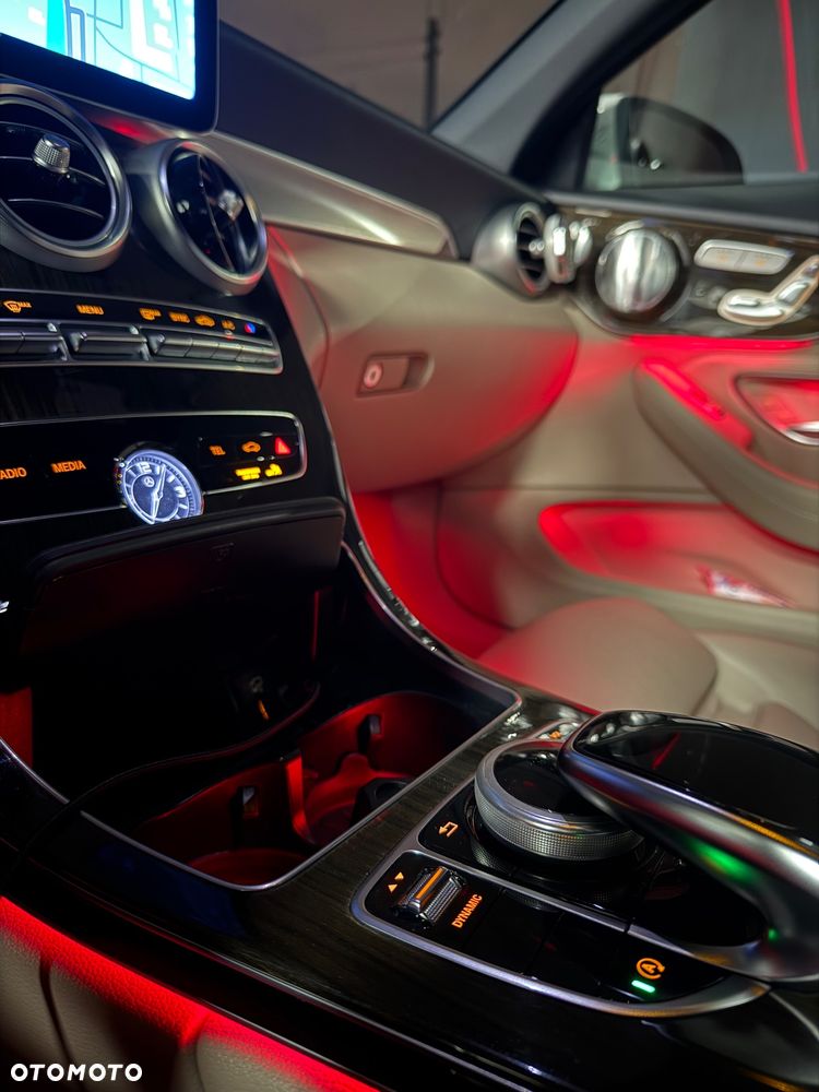Mercedes-Benz Klasa C 300 4MATIC 9G-TRONIC - 37