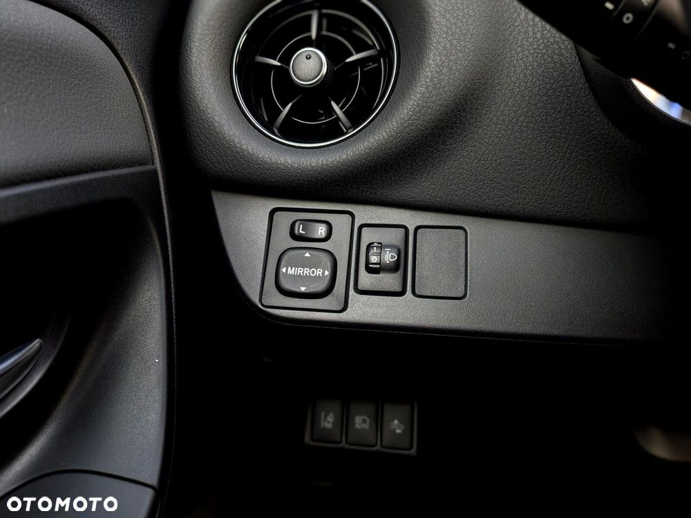 Toyota Yaris 1.5 Premium CVT - 27