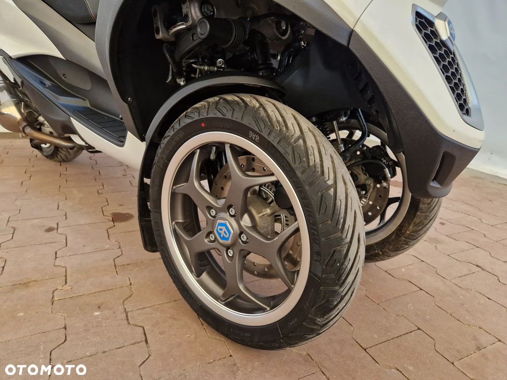 Piaggio MP-3 - 15