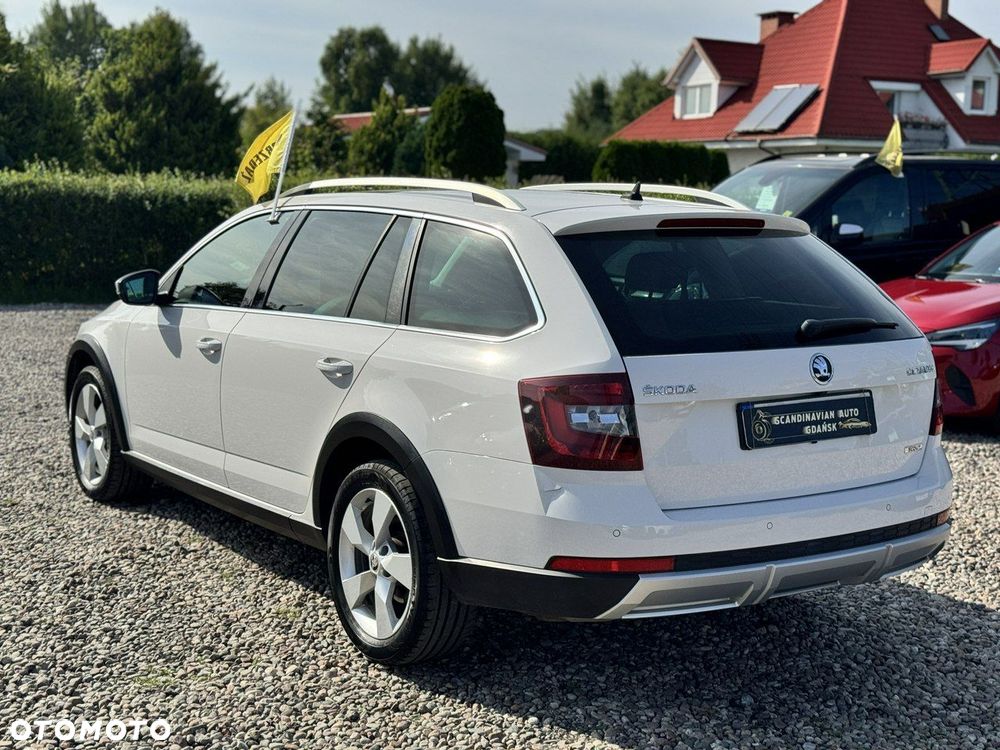 Skoda Octavia Combi 2.0 TDI 4x4 DSG Scout - 4