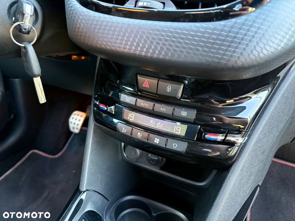 Peugeot 2008 - 21