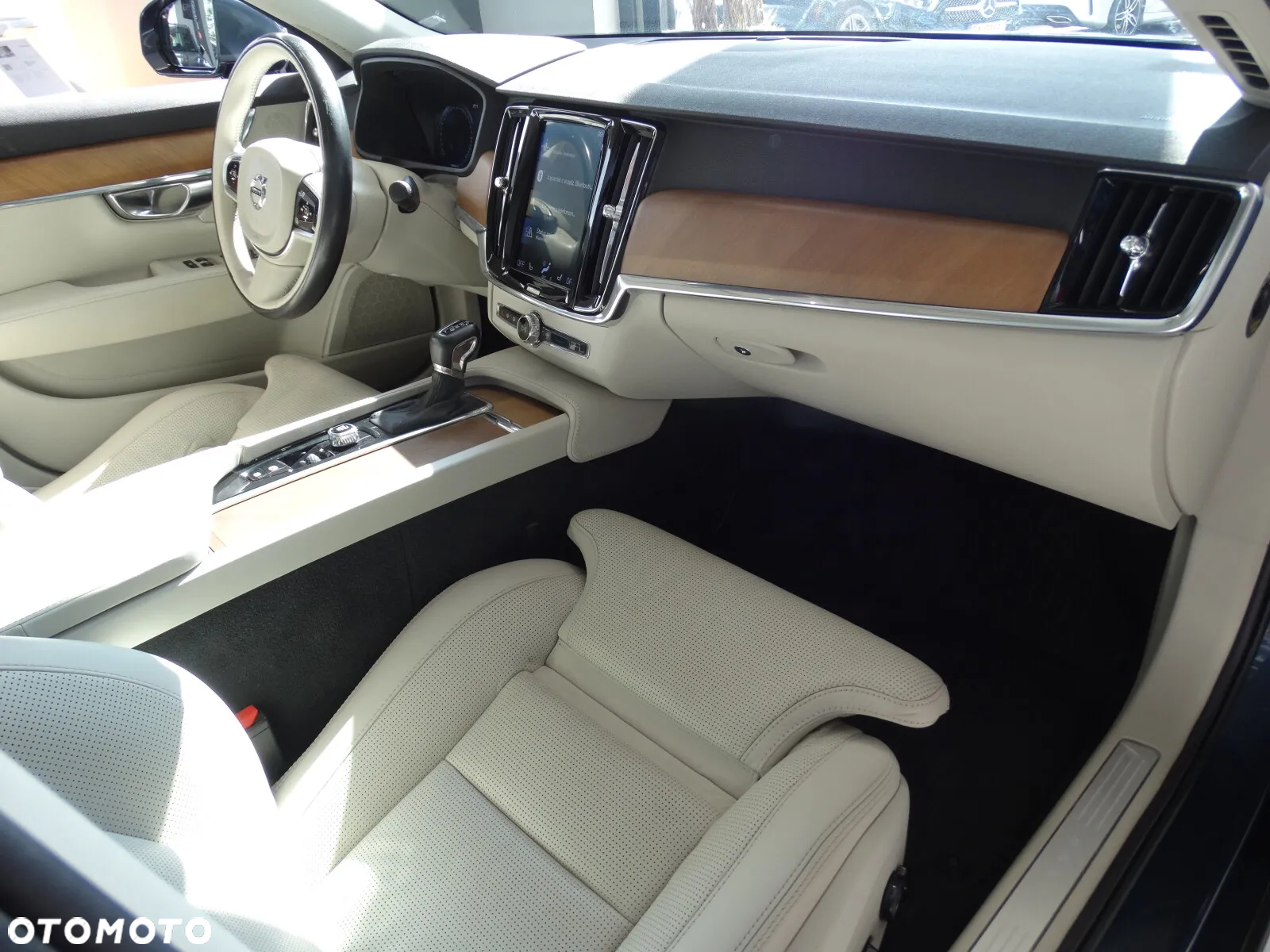 Volvo S90 T4 Momentum Pro - 18