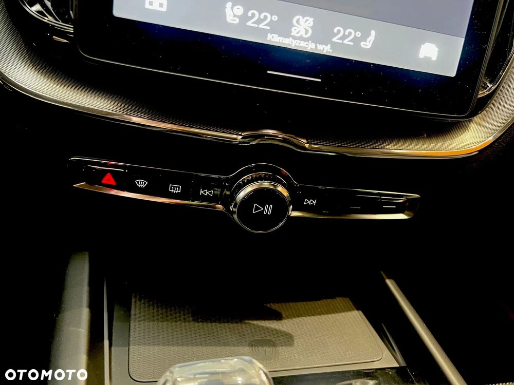 Volvo XC 60 T8 Plug-In Hybrid AWD Ultimate Black Edition - 28