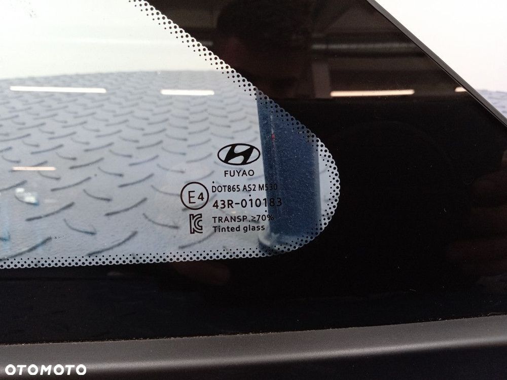 TUCSON IV SZYBA KAROSERYJNA TYŁ LEWA 21R - 2