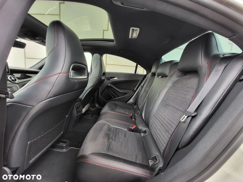 Mercedes-Benz CLA 250 4Matic 7G-DCT AMG Line - 22