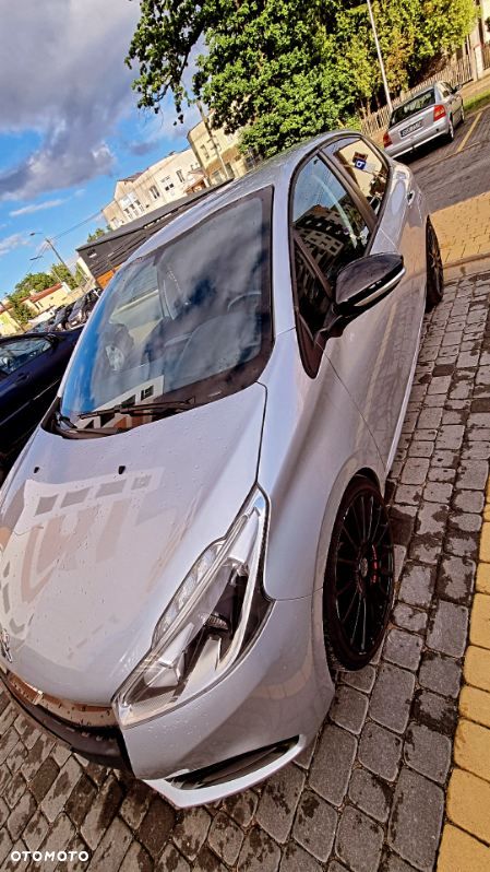 Peugeot 208 - 9